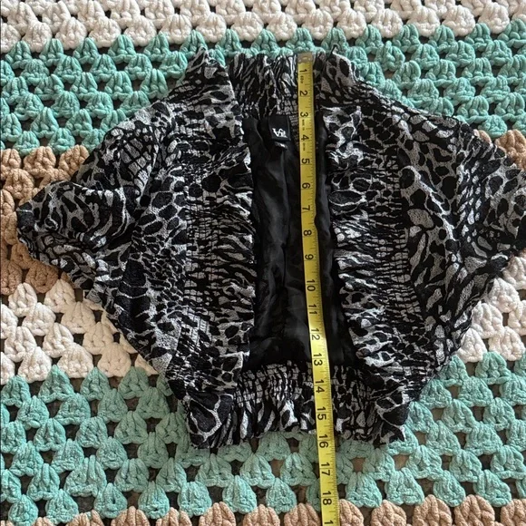 Love Tease Black Gray Abstract Animal Print Ruffle Textured Shrug Womans sz Med - Picture 4 of 6